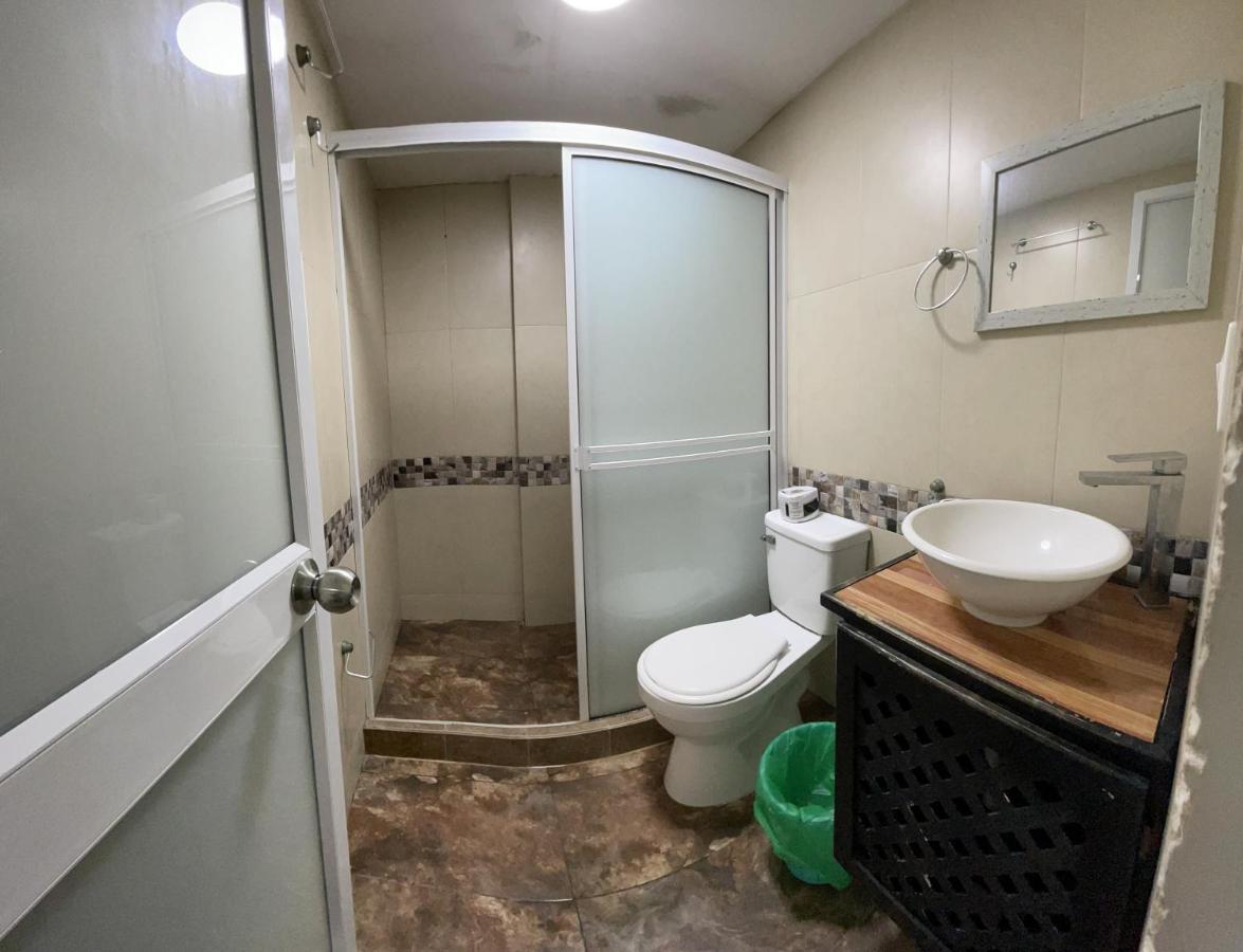 Sea Life Apartamentos En Via Principal Centro Y San Luis San Andrés المظهر الخارجي الصورة