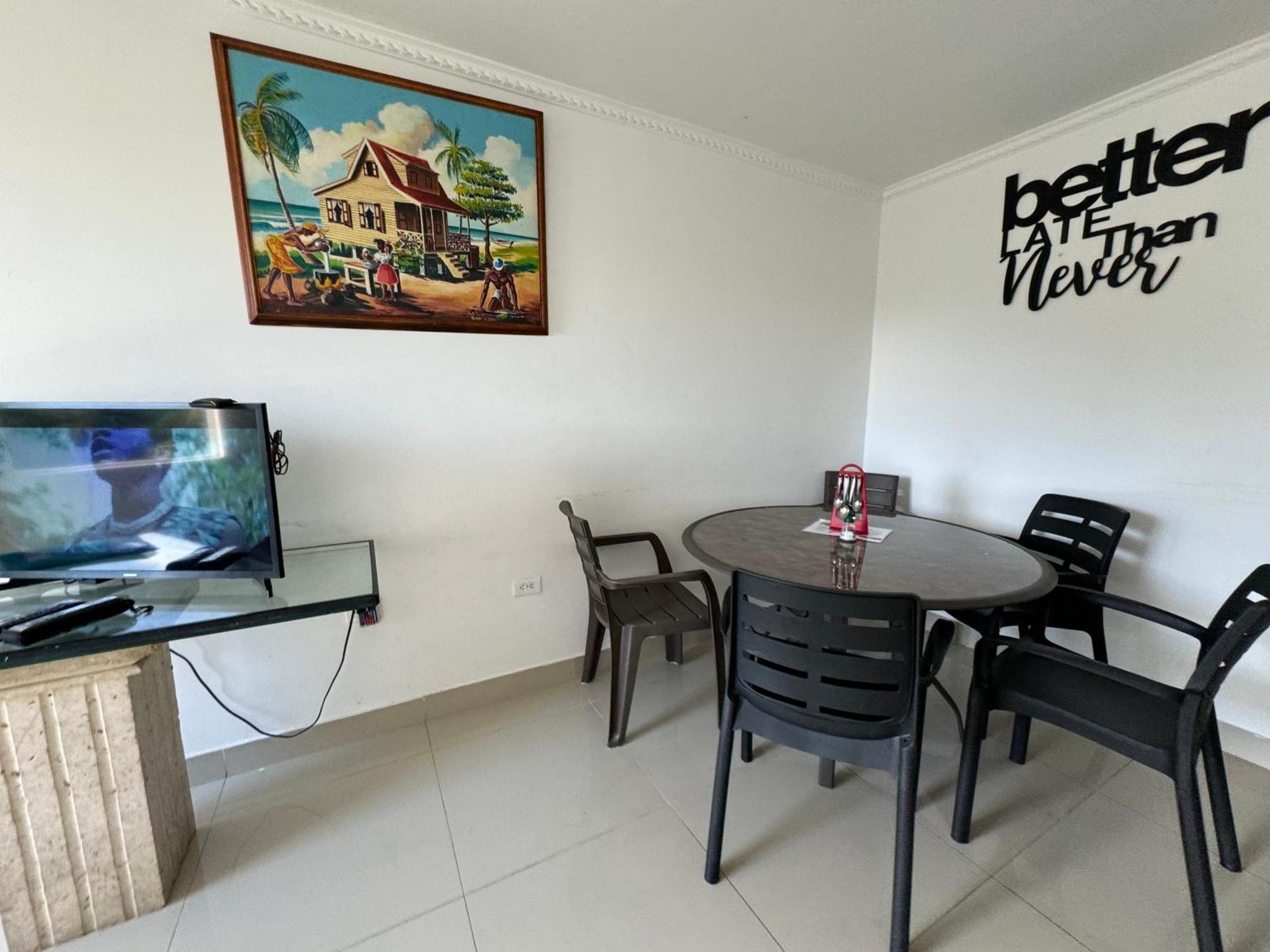 Sea Life Apartamentos En Via Principal Centro Y San Luis San Andrés المظهر الخارجي الصورة