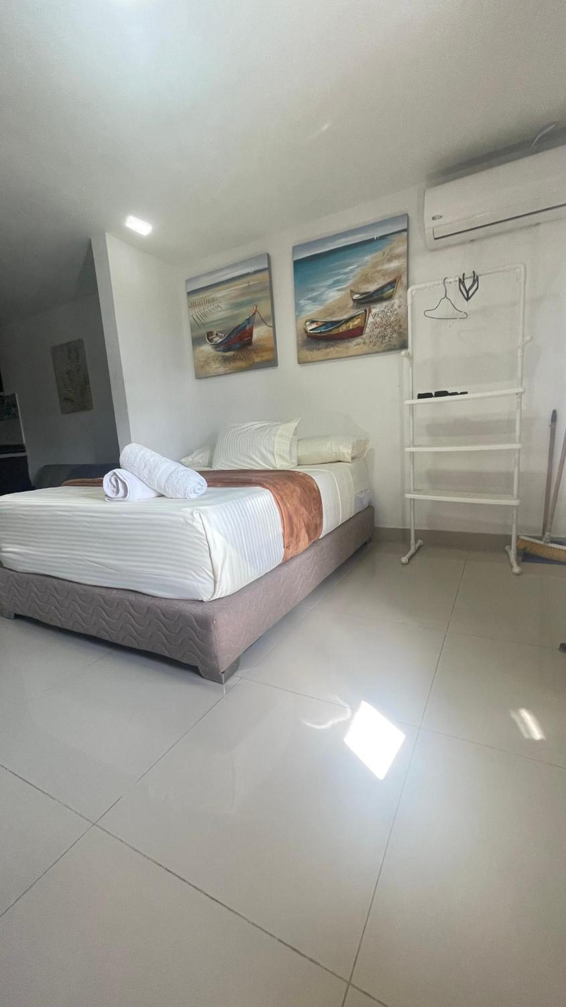 Sea Life Apartamentos En Via Principal Centro Y San Luis San Andrés المظهر الخارجي الصورة