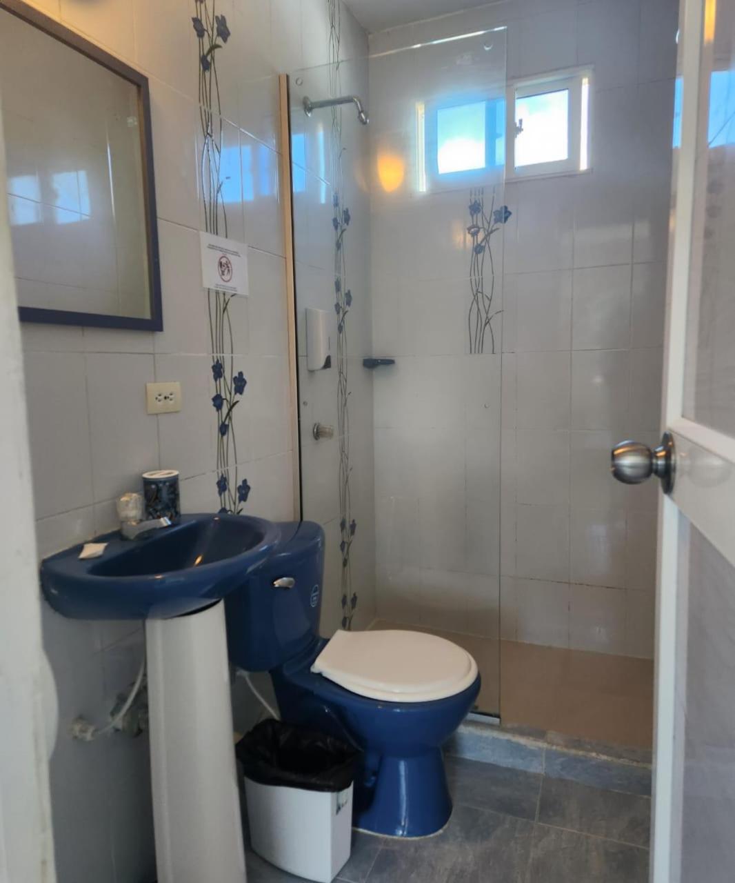 Sea Life Apartamentos En Via Principal Centro Y San Luis San Andrés المظهر الخارجي الصورة